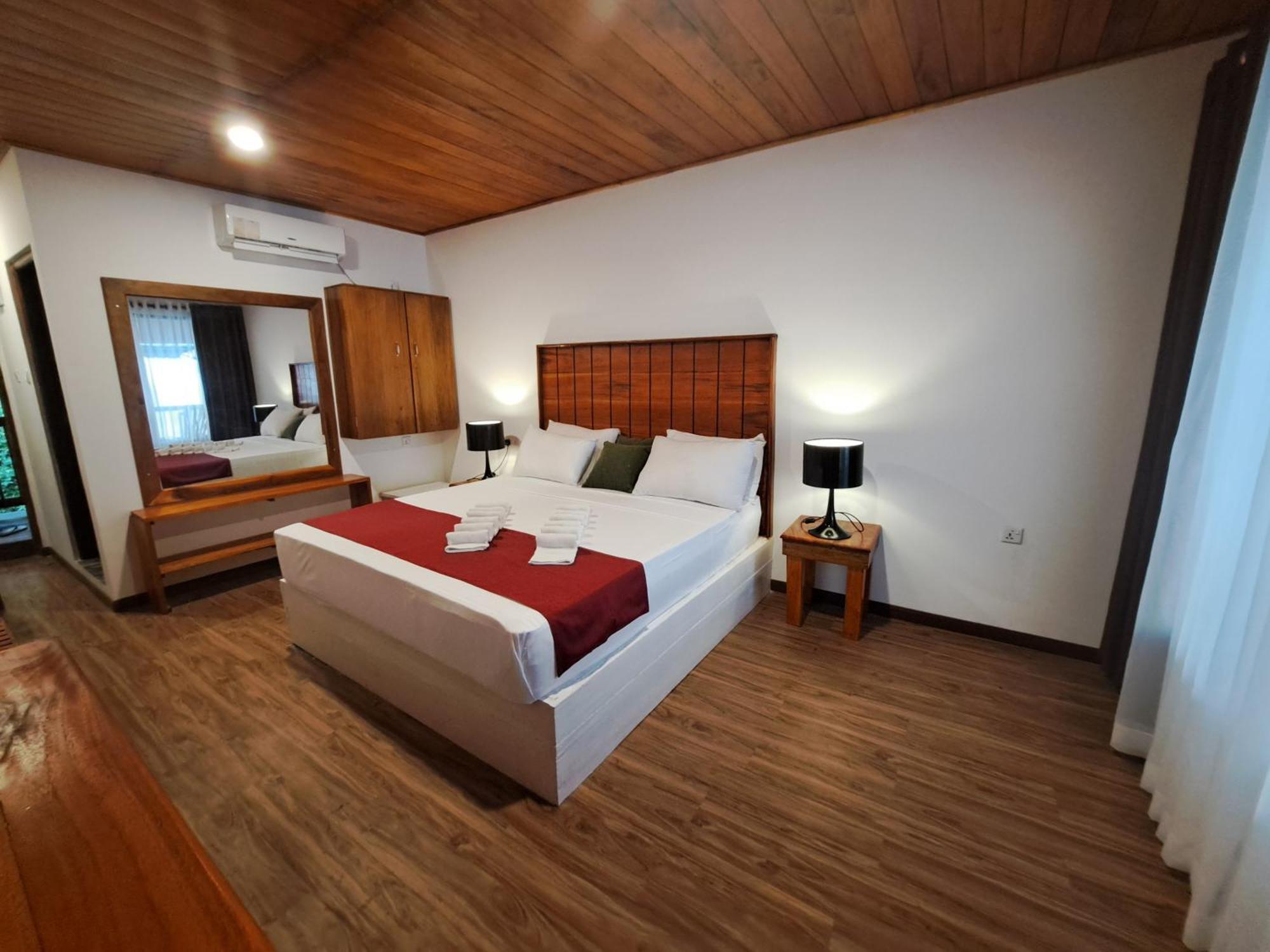 Hotel One World Mirissa Esterno foto