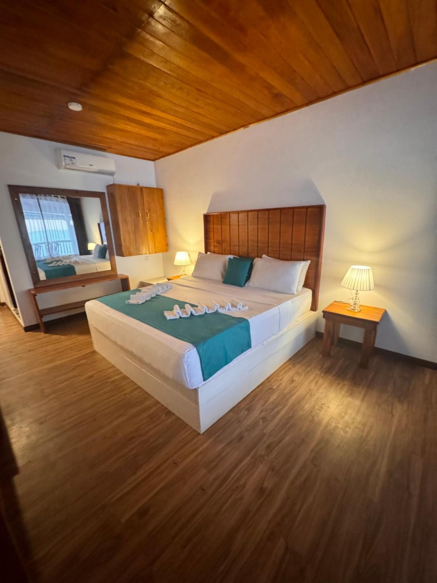 Hotel One World Mirissa Esterno foto